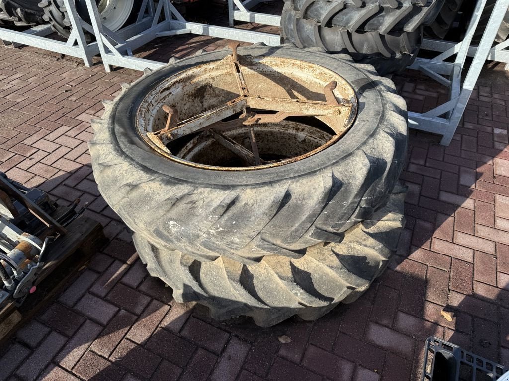 Sonstiges Traktorzubehör van het type Sonstige molcon Dubbellucht Michelin Banden, Gebrauchtmaschine in BOEKEL (Foto 2)
