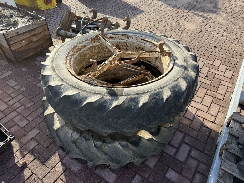 Sonstiges Traktorzubehör van het type Sonstige molcon Dubbellucht Michelin Banden, Gebrauchtmaschine in BOEKEL (Foto 3)