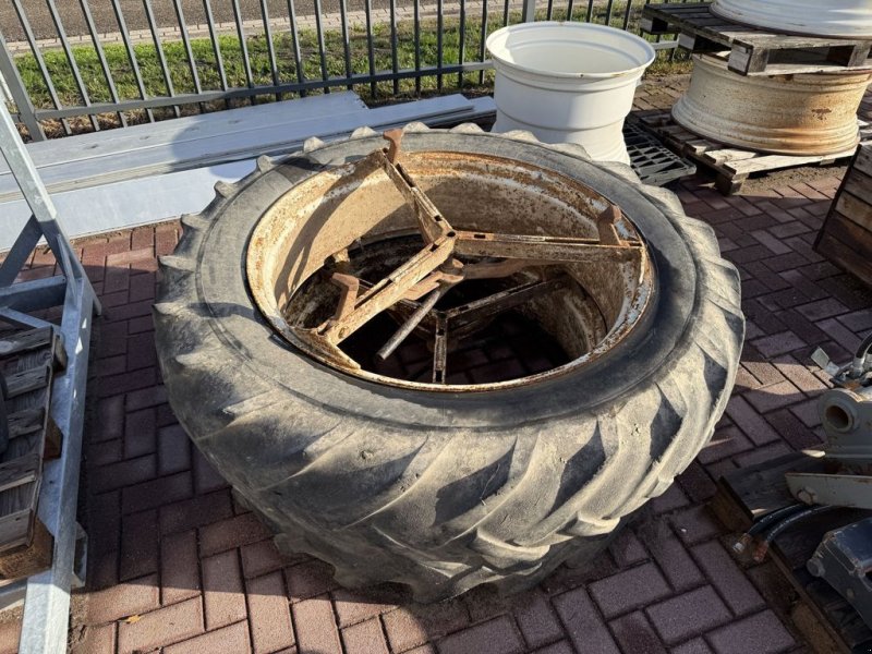 Sonstiges Traktorzubehör of the type Sonstige molcon Dubbellucht Michelin Banden, Gebrauchtmaschine in BOEKEL (Picture 1)