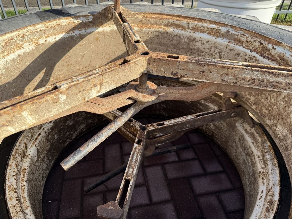 Sonstiges Traktorzubehör van het type Sonstige molcon Dubbellucht Michelin Banden, Gebrauchtmaschine in BOEKEL (Foto 5)