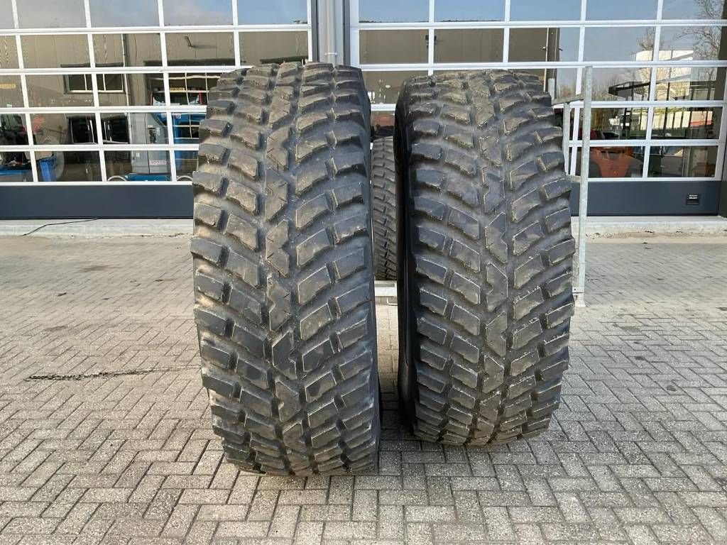 Sonstiges Traktorzubehör типа Sonstige Nokian 650/65 R42 + 540/65 R30 TRI2, Gebrauchtmaschine в Marknesse (Фотография 2)