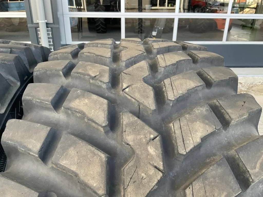Sonstiges Traktorzubehör типа Sonstige Nokian 650/65 R42 + 540/65 R30 TRI2, Gebrauchtmaschine в Marknesse (Фотография 11)