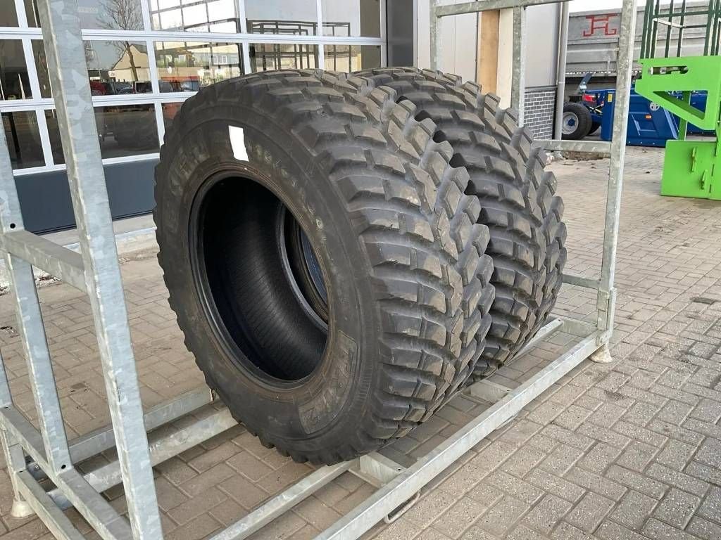 Sonstiges Traktorzubehör типа Sonstige Nokian 650/65 R42 + 540/65 R30 TRI2, Gebrauchtmaschine в Marknesse (Фотография 9)