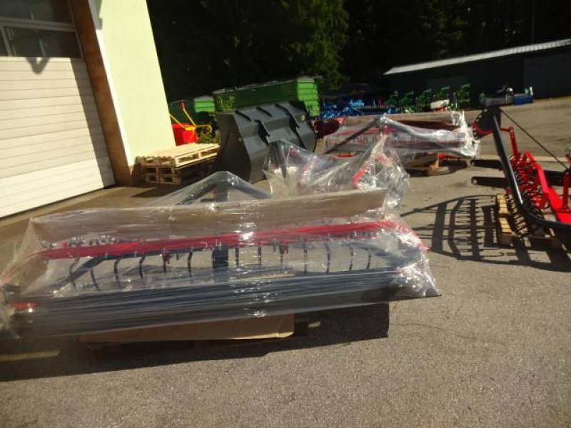 Sonstiges Traktorzubehör typu Sonstige R Modell mit Zinken und Planierschiene - Größen 1,6 Meter- 2 Meter- 2,4 Meter, Neumaschine v Neureichenau (Obrázek 19)