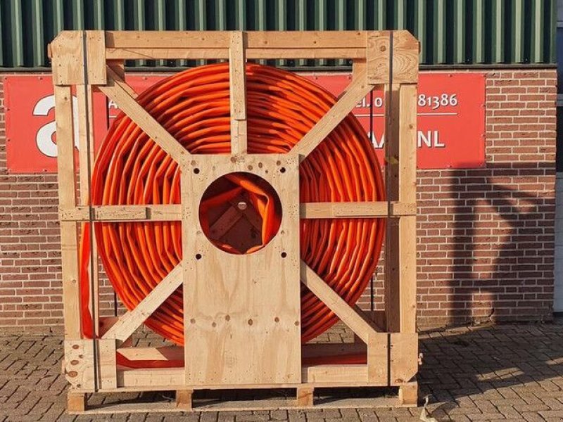 Sonstiges Traktorzubehör типа Sonstige SLEEPSLANG 300 meter 4,5&quot; - Nieuw, Neumaschine в Goudriaan (Фотография 1)