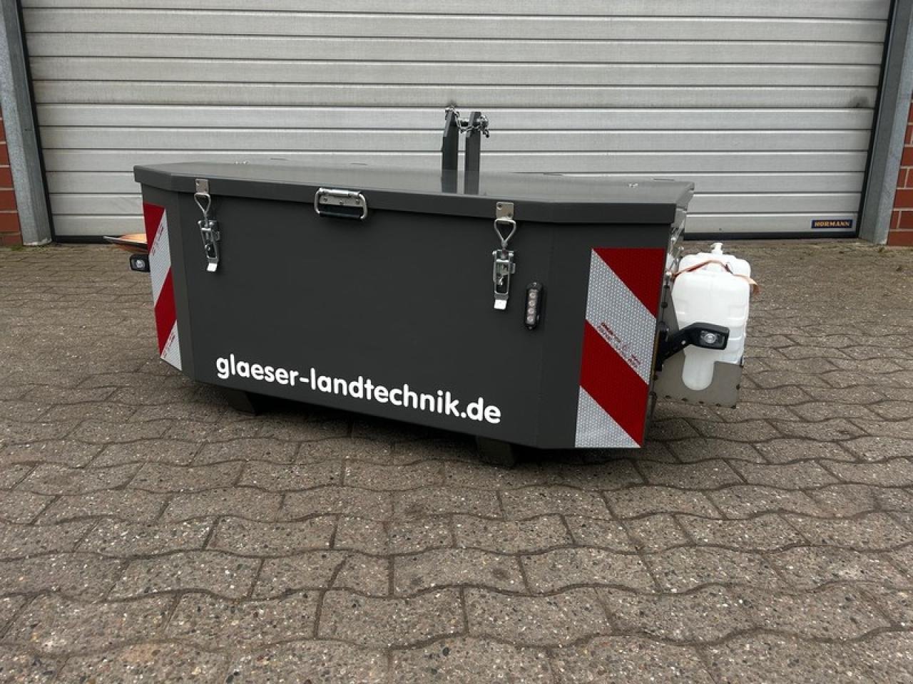 Sonstiges Traktorzubehör des Typs Sonstige TRAKTOR-BOX 130AS PROFI + ZUBEHÖR, Neumaschine in Drebber (Bild 1)