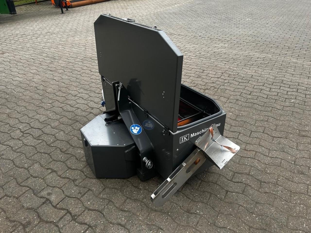 Sonstiges Traktorzubehör des Typs Sonstige TRAKTOR-BOX 130AS PROFI + ZUBEHÖR, Neumaschine in Drebber (Bild 4)