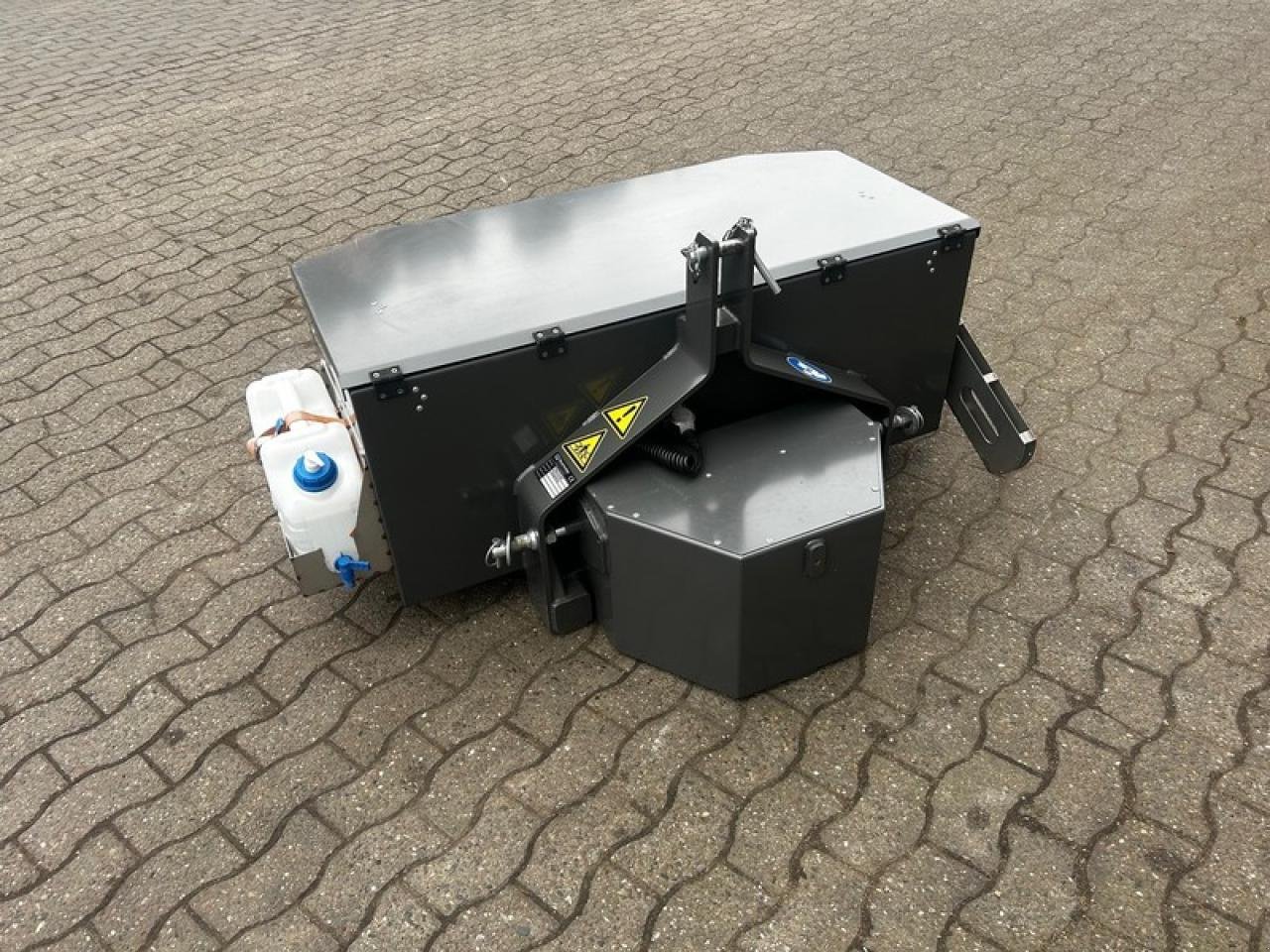 Sonstiges Traktorzubehör des Typs Sonstige TRAKTOR-BOX 130AS PROFI + ZUBEHÖR, Neumaschine in Drebber (Bild 5)