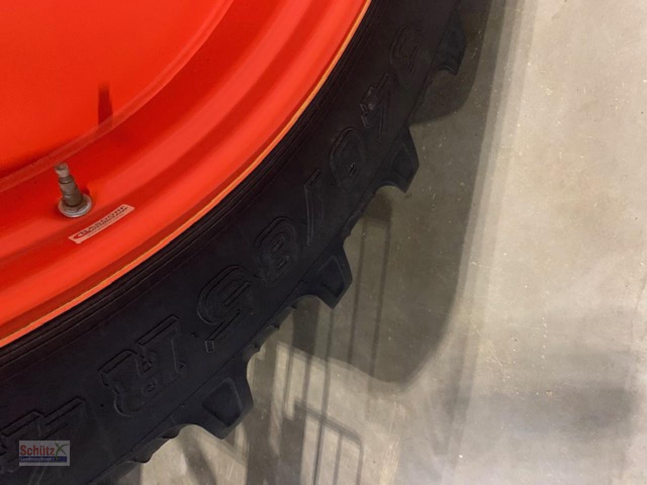 Sonstiges Traktorzubehör typu Taurus Pflegeräder 340/85 R48, 13.6 R28 (Ex Kubota), Gebrauchtmaschine v Schierling (Obrázek 11)