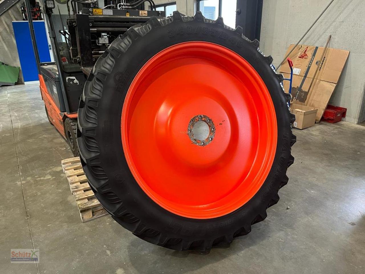 Sonstiges Traktorzubehör typu Taurus Pflegeräder 340/85 R48, 13.6 R28 (Ex Kubota), Gebrauchtmaschine v Schierling (Obrázek 17)