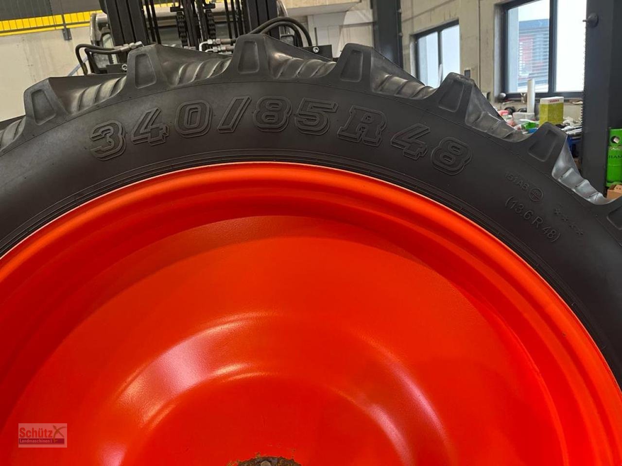 Sonstiges Traktorzubehör typu Taurus Pflegeräder 340/85 R48, 13.6 R28 (Ex Kubota), Gebrauchtmaschine v Schierling (Obrázek 20)