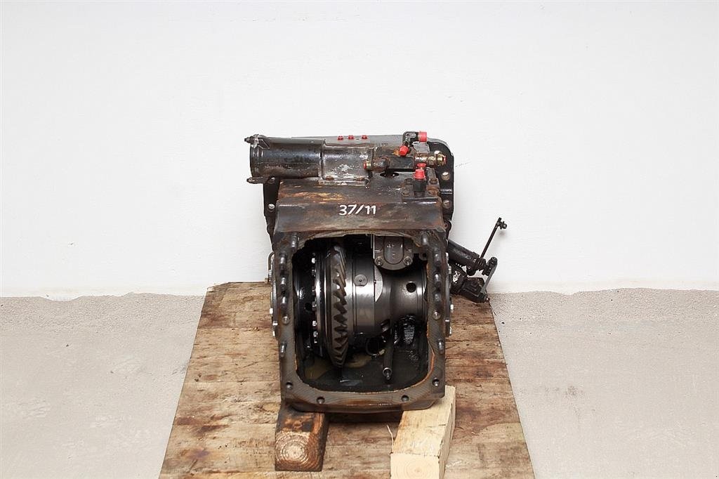 Sonstiges Traktorzubehör typu Valtra 8350 Valtra 8350 HiTech Bagtøj / Valtra 8350 HiTech Rear Transmission, Gebrauchtmaschine v Viborg (Obrázek 2)