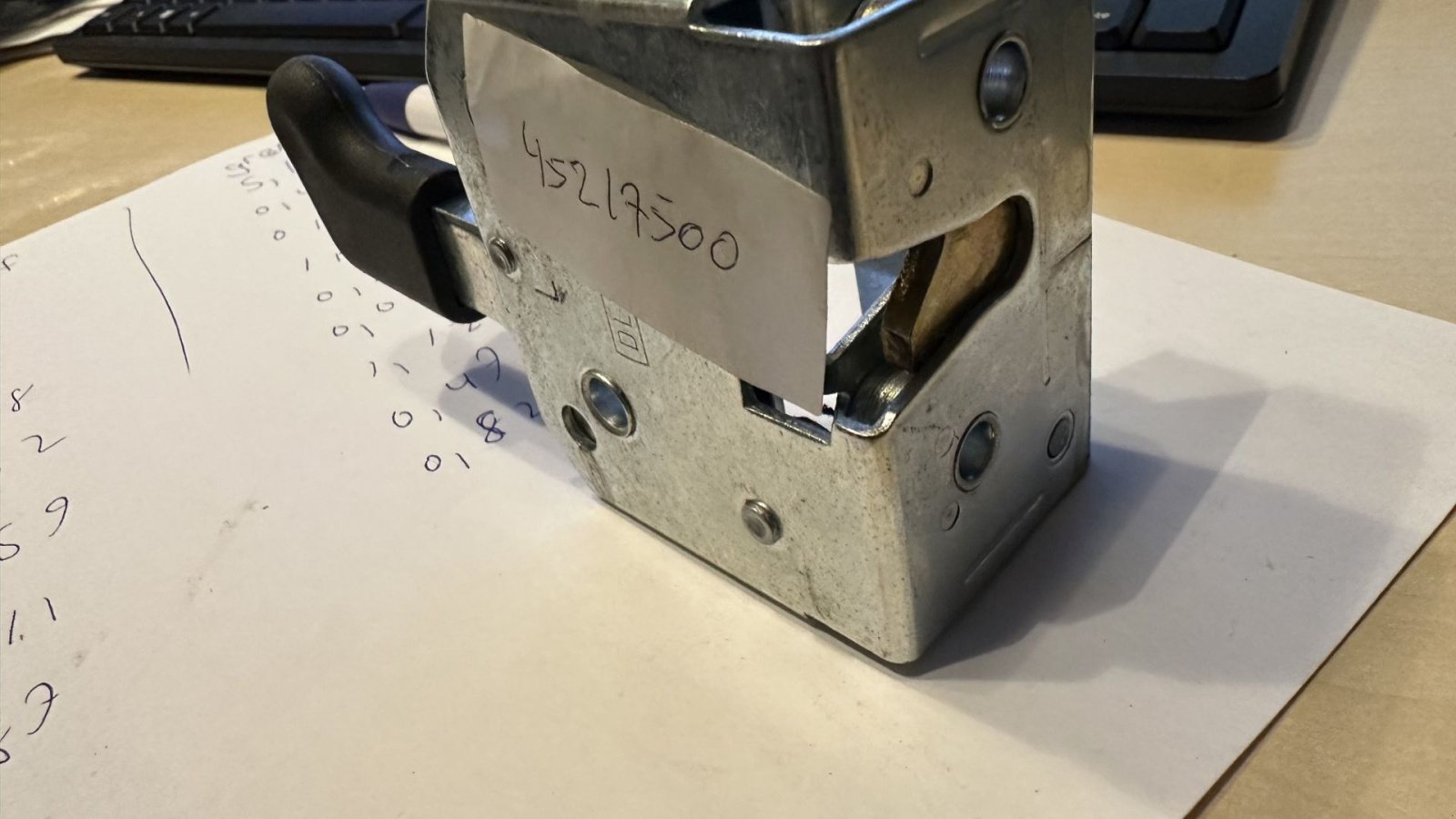 Sonstiges Traktorzubehör of the type Valtra Dørlås indvendig højre. nummer 45217500, Gebrauchtmaschine in øster ulslev (Picture 1)