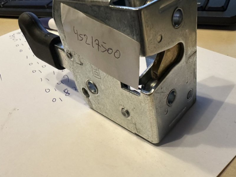 Sonstiges Traktorzubehör tipa Valtra Dørlås indvendig højre. nummer 45217500, Gebrauchtmaschine u øster ulslev (Slika 1)
