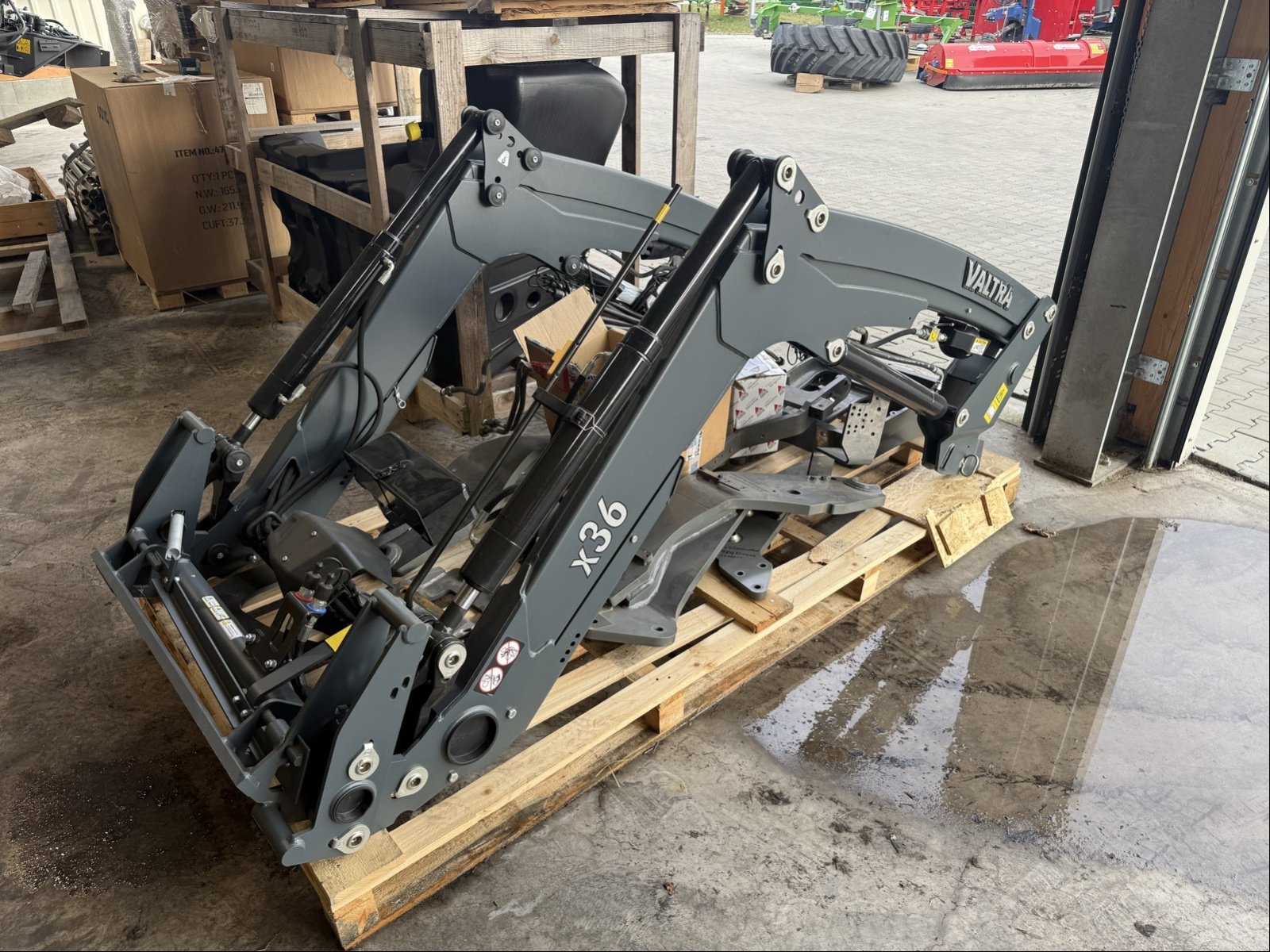 Sonstiges Traktorzubehör типа Valtra Frontlader X36 DM, Gebrauchtmaschine в Bad Oldesloe (Фотография 1)