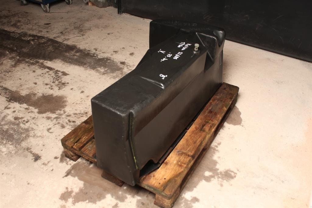 Sonstiges Traktorzubehör des Typs Valtra T180 Dieseltank Valtra T180 // FUEL TANK, Gebrauchtmaschine in Viborg (Bild 7)