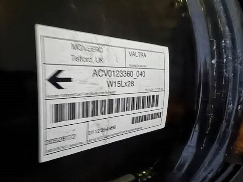 Sonstiges Traktorzubehör van het type Valtra velgen 18x38 en 15x28 zwart, Gebrauchtmaschine in Marknesse (Foto 5)