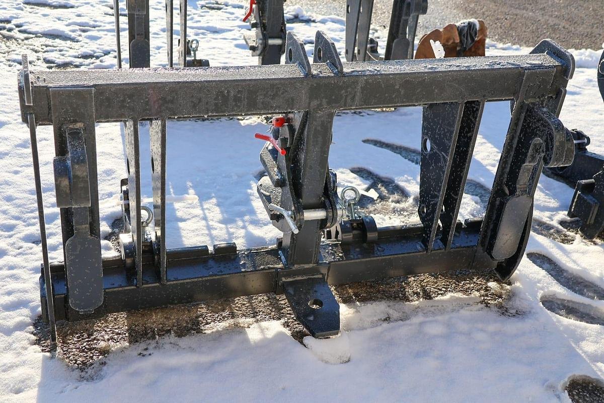 Sonstiges Zubehör of the type Big Dutchman Adapter Merlo ZM2 auf Dreipunkt Aufnahme mit K80 Kugel KAT3, Neumaschine in Göpfritz an der Wild (Picture 3)