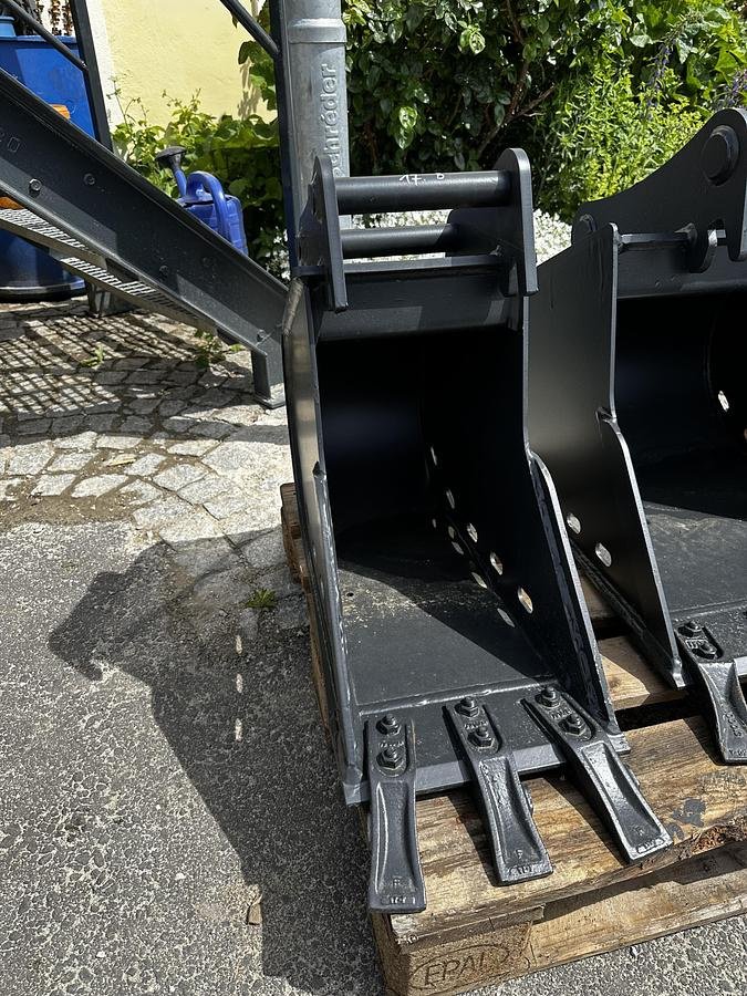 Sonstiges Zubehör des Typs Big Dutchman Tieflöffel 30cm mit MAR03 Aufnahme, Neumaschine in Göpfritz an der Wild (Bild 1)