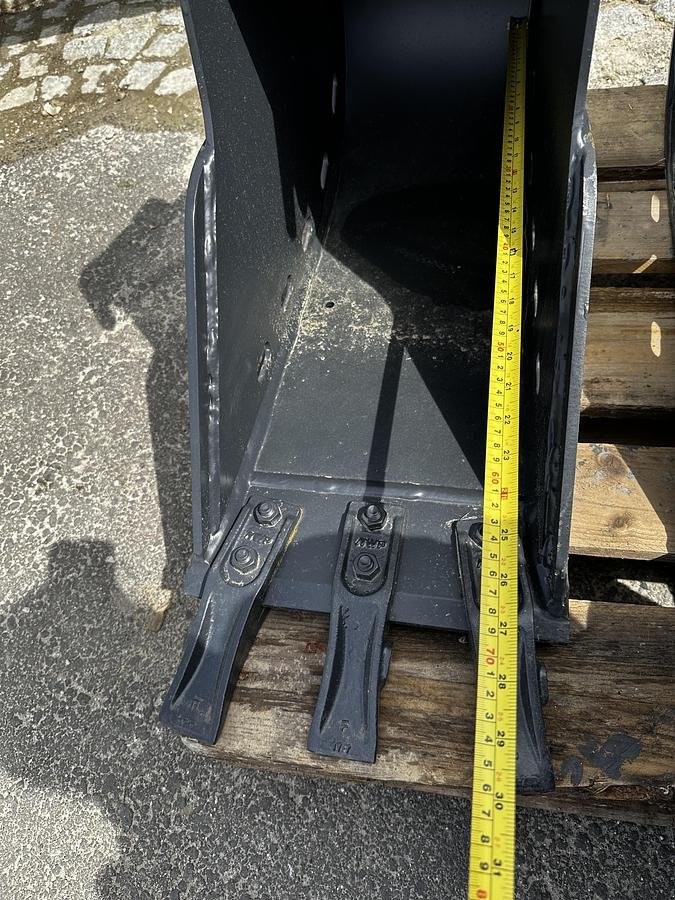Sonstiges Zubehör des Typs Big Dutchman Tieflöffel 30cm mit MAR03 Aufnahme, Neumaschine in Göpfritz an der Wild (Bild 3)