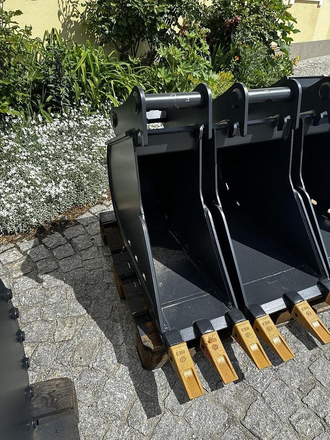 Sonstiges Zubehör des Typs Big Dutchman Tieflöffel 30cm mit MS03 Symblock Aufnahme, Neumaschine in Göpfritz an der Wild (Bild 2)