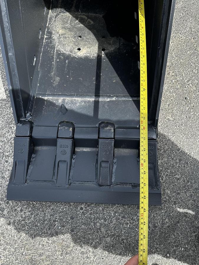 Sonstiges Zubehör des Typs Big Dutchman Tieflöffel 50cm mit OQ45 Aufnahme, Neumaschine in Göpfritz an der Wild (Bild 4)