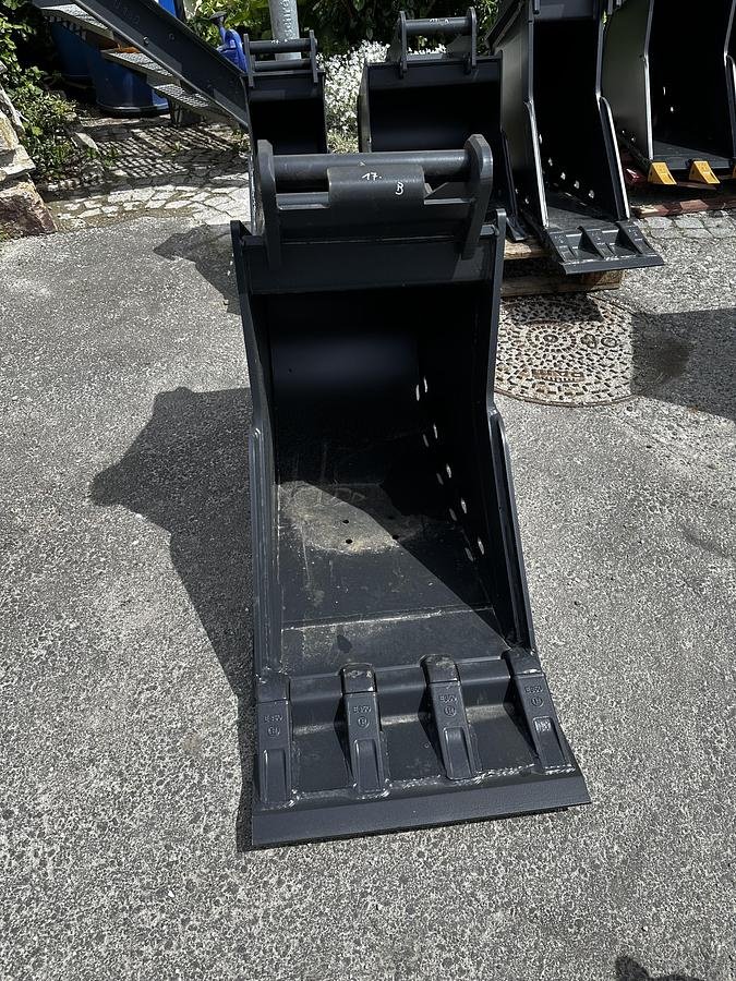 Sonstiges Zubehör des Typs Big Dutchman Tieflöffel 50cm mit OQ45 Aufnahme, Neumaschine in Göpfritz an der Wild (Bild 1)