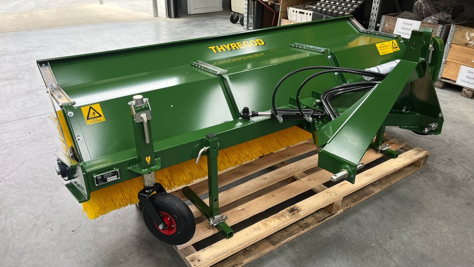 Sonstiges Zubehör типа Thyregod TK 2800 med nylon børster og hydraulisk sving. brede 2800 og feje brede 2500, Gebrauchtmaschine в Lintrup (Фотография 1)