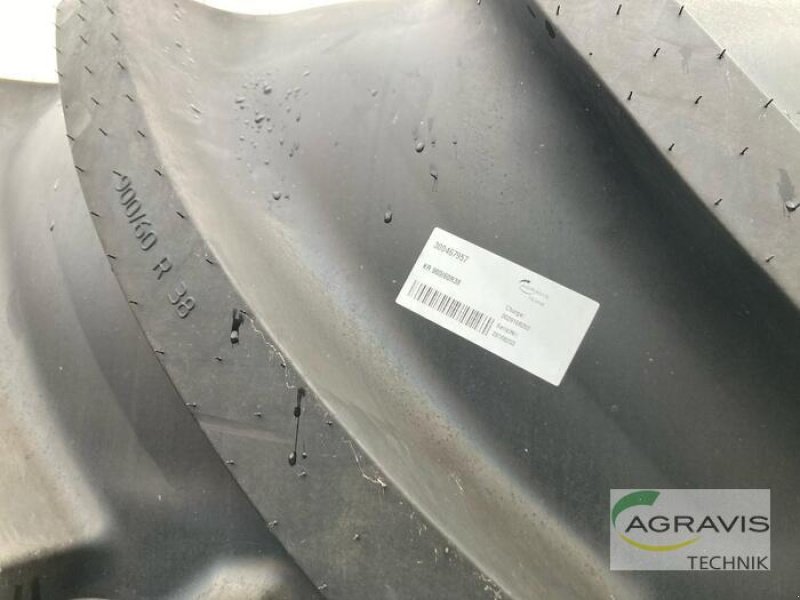 Sonstiges van het type Continental KR 900/60R38 010 Continental Kompletträder Größe 900/60R38, Neumaschine in Schladen (Foto 3)