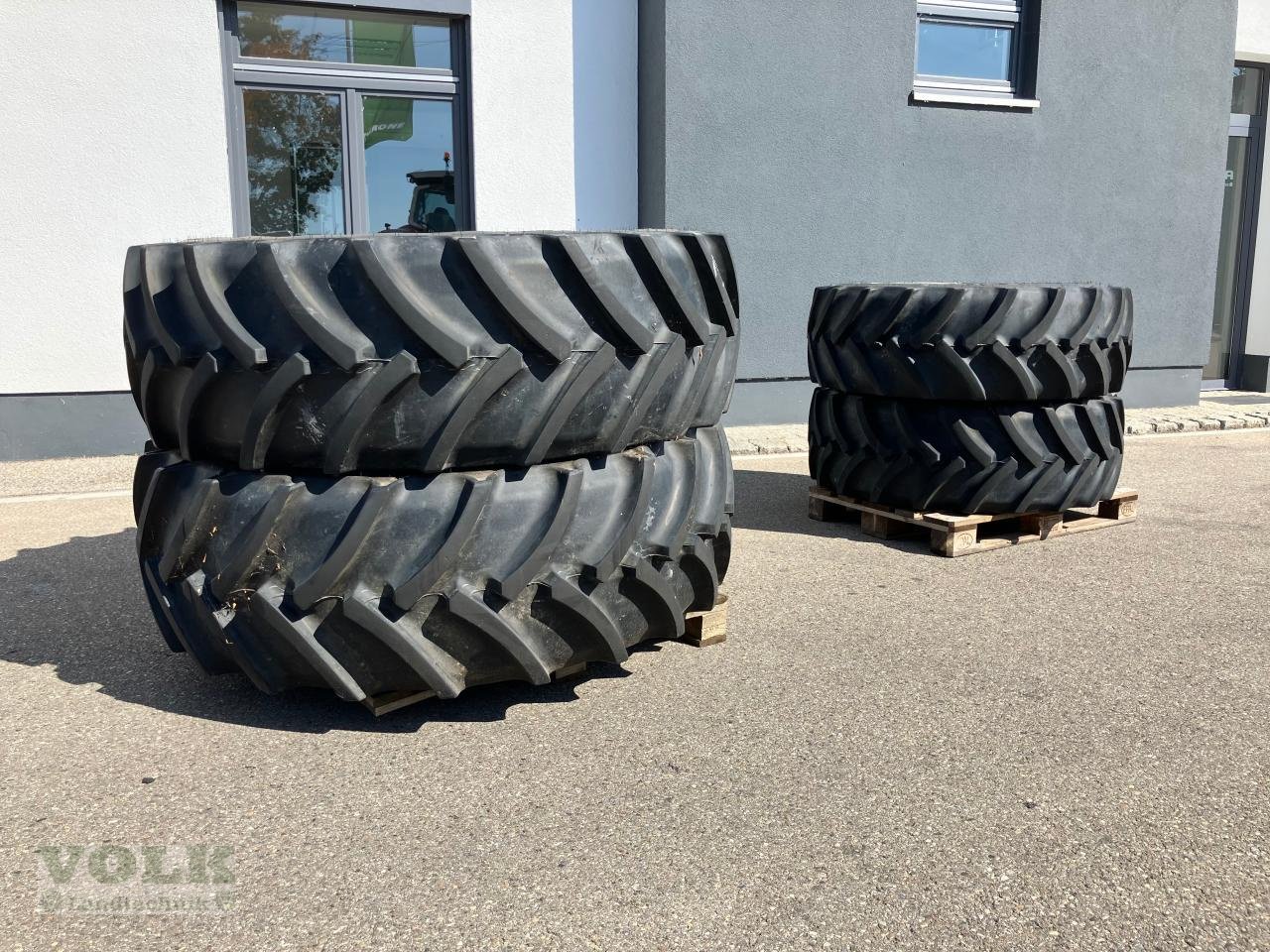 Sonstiges des Typs Deutz-Fahr Kompletträder Reifen Bereifung 440/65R28 vorne, 54, Neumaschine in Friedberg-Derching (Bild 1)
