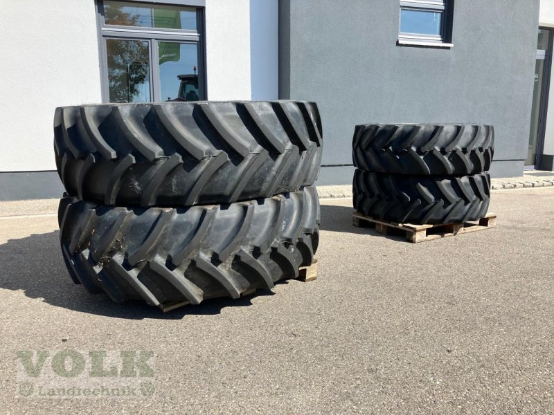 Sonstiges des Typs Deutz-Fahr Kompletträder Reifen Bereifung 440/65R28 vorne, 54, Neumaschine in Friedberg-Derching (Bild 1)