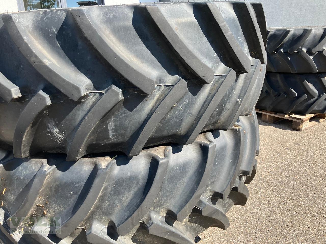 Sonstiges des Typs Deutz-Fahr Kompletträder Reifen Bereifung 440/65R28 vorne, 54, Neumaschine in Friedberg-Derching (Bild 2)