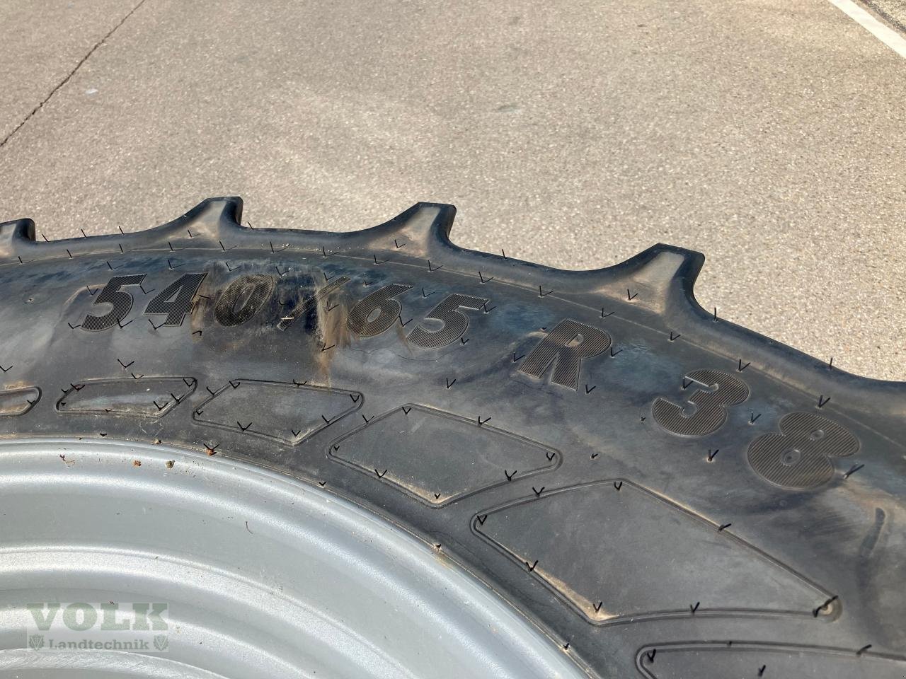 Sonstiges des Typs Deutz-Fahr Kompletträder Reifen Bereifung 440/65R28 vorne, 54, Neumaschine in Friedberg-Derching (Bild 5)