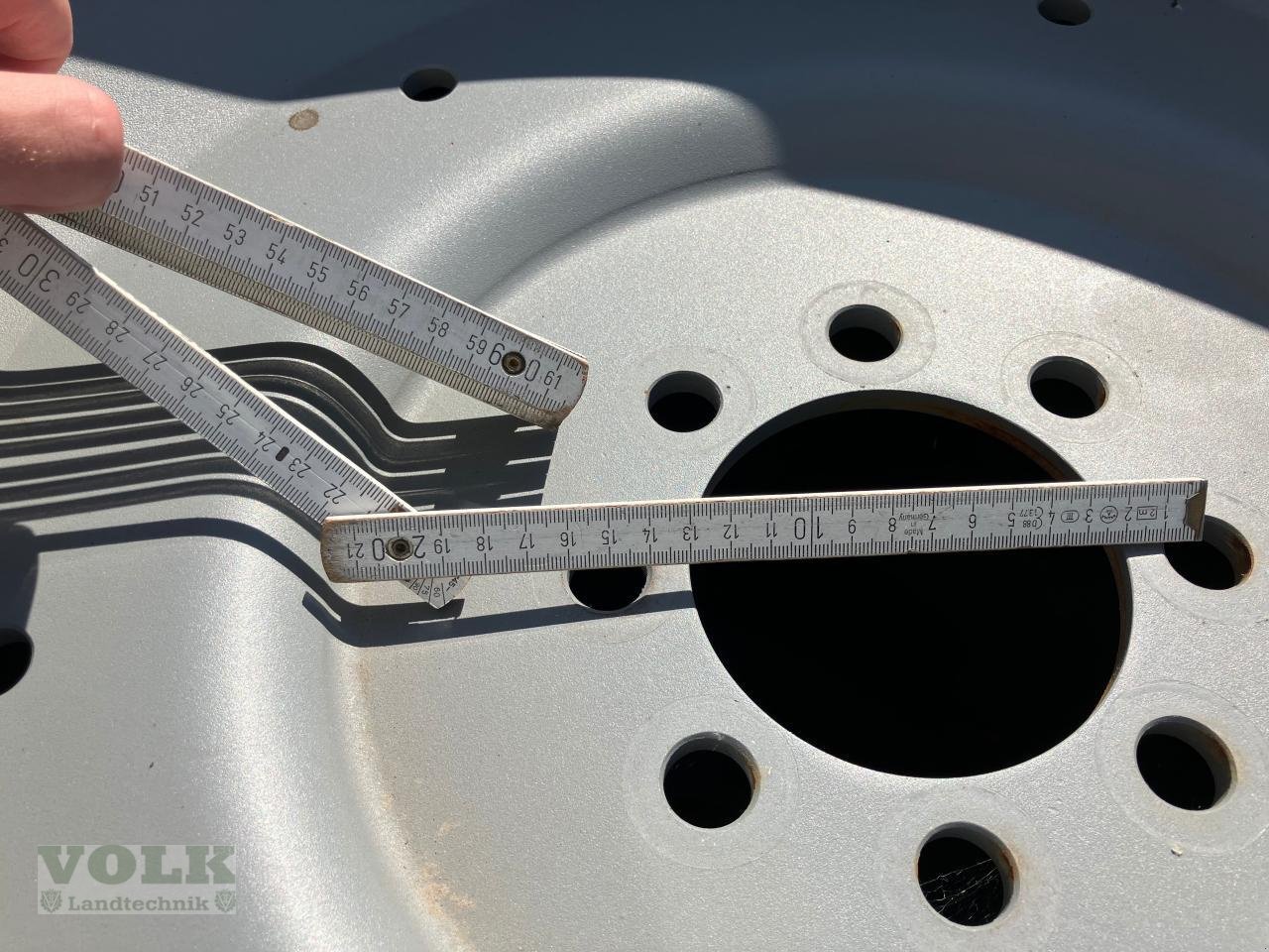 Sonstiges des Typs Deutz-Fahr Kompletträder Reifen Bereifung 440/65R28 vorne, 54, Neumaschine in Friedberg-Derching (Bild 18)