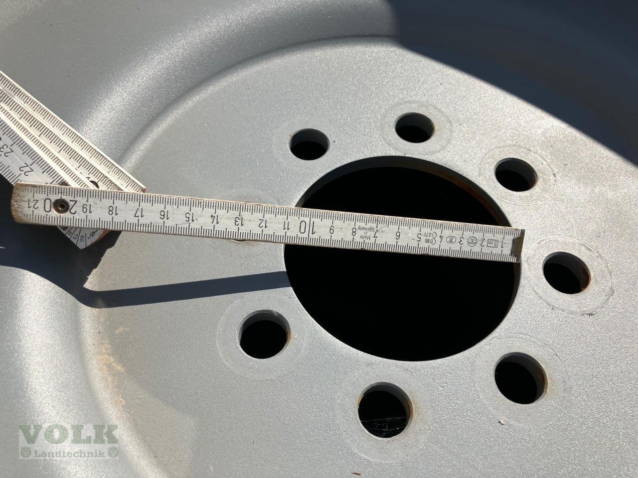 Sonstiges des Typs Deutz-Fahr Kompletträder Reifen Bereifung 440/65R28 vorne, 54, Neumaschine in Friedberg-Derching (Bild 19)