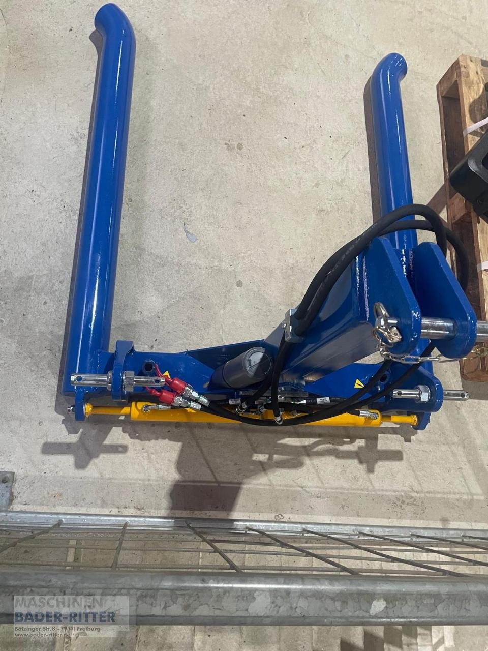 Sonstiges des Typs Göweil BTGME Ballentransportgabel hydr.breitenverstellbar, Neumaschine in Freiburg (Bild 2)