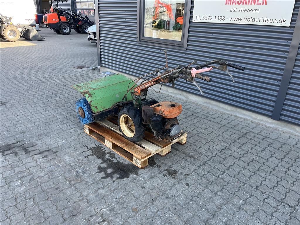 Sonstiges des Typs Goldoni J451 tohjulet traktor med kost, Gebrauchtmaschine in Rønnede (Bild 2)