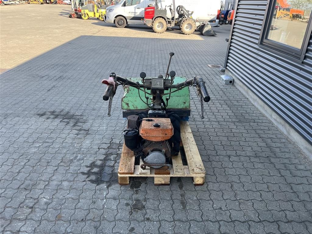 Sonstiges des Typs Goldoni J451 tohjulet traktor med kost, Gebrauchtmaschine in Rønnede (Bild 3)