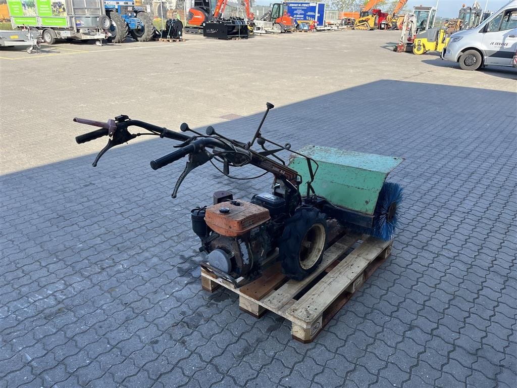 Sonstiges des Typs Goldoni J451 tohjulet traktor med kost, Gebrauchtmaschine in Rønnede (Bild 4)