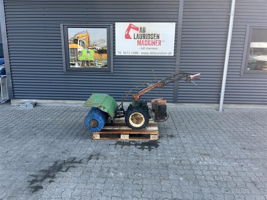 Sonstiges des Typs Goldoni J451 tohjulet traktor med kost, Gebrauchtmaschine in Rønnede (Bild 1)