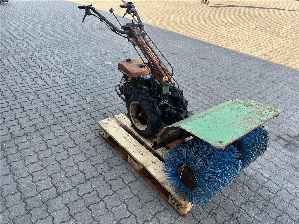 Sonstiges des Typs Goldoni J451 tohjulet traktor med kost, Gebrauchtmaschine in Rønnede (Bild 5)