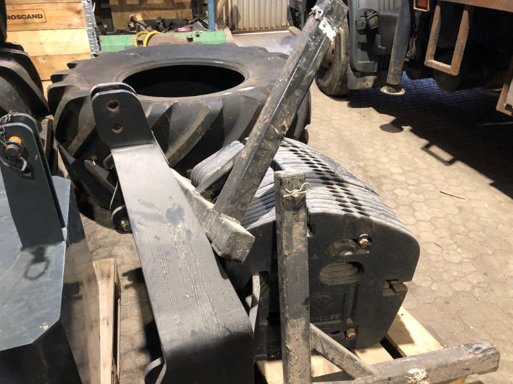 Sonstiges tip HE-VA FRONTVÆGTHOLDER Med 22 stk NH 45 kg. vægte, Gebrauchtmaschine in Tinglev (Poză 3)