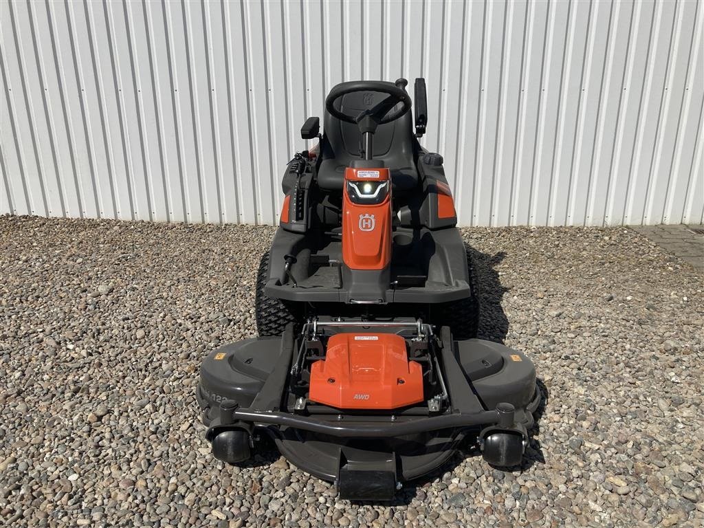Sonstiges του τύπου Husqvarna R 420TsX AWD Inkl. 122 cm klippebord / klippeaggregat, Gebrauchtmaschine σε Holstebro (Φωτογραφία 5)