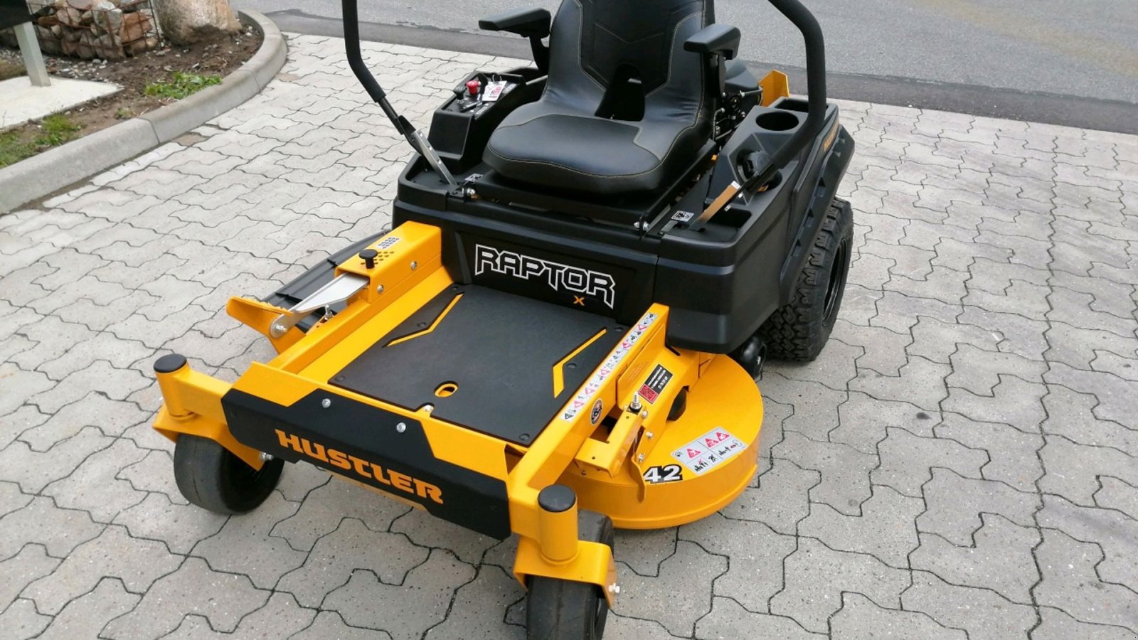 Sonstiges от тип Hustler  Raptor X 42, Gebrauchtmaschine в Vrå (Снимка 1)