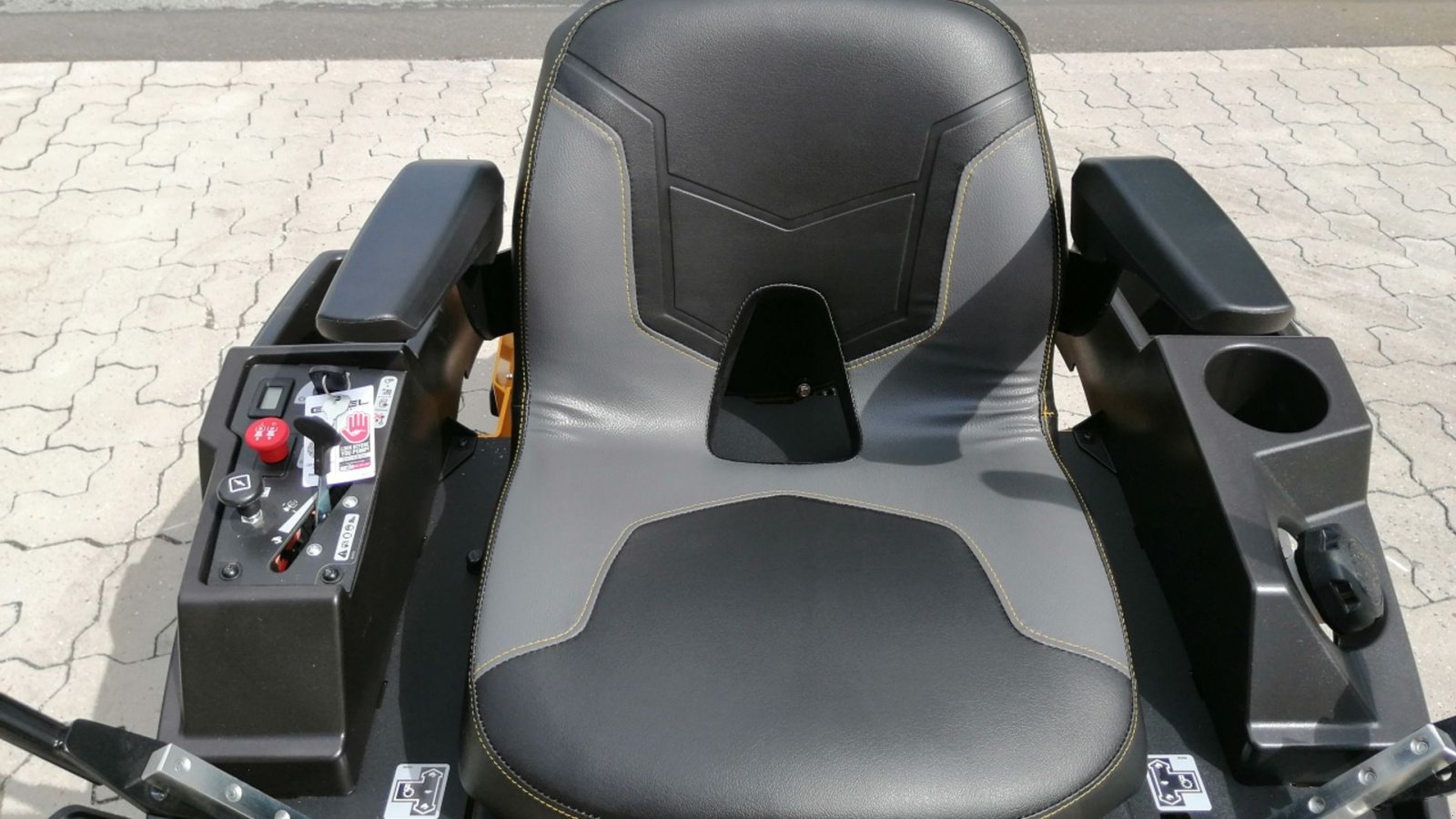 Sonstiges a típus Hustler  Raptor X 42, Gebrauchtmaschine ekkor: Vrå (Kép 8)