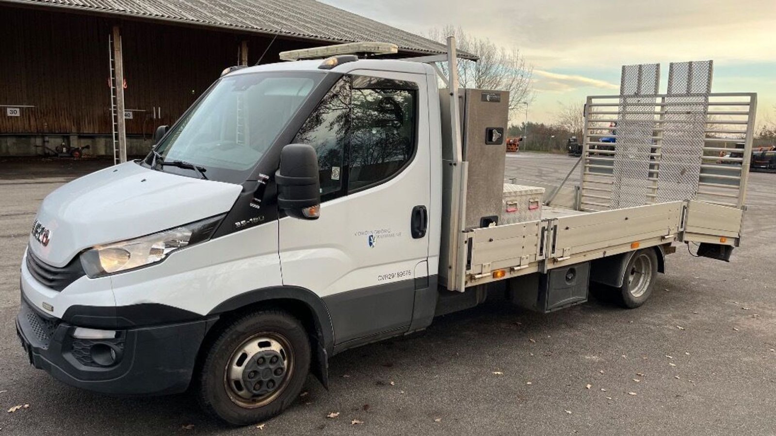 Sonstiges типа Iveco 35C18 3,0D med Alu-knæklad og læsserampe., Gebrauchtmaschine в Rødovre (Фотография 1)