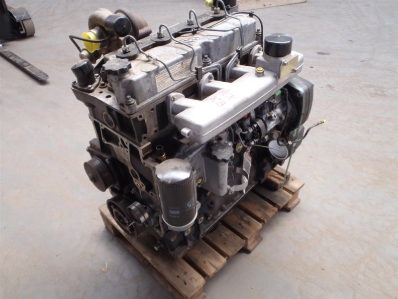 Двигатель jcb 4cx. Мотор JCB 4cx. Двигатель ДИЗЕЛЬМАКС на JCB 3cx. Двигатель JCB 4.4.