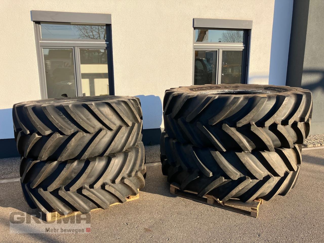 Sonstiges des Typs Michelin Reifen VF 650/60R34 u. VF 710/75R42, Neumaschine in Friedberg-Derching (Bild 1)
