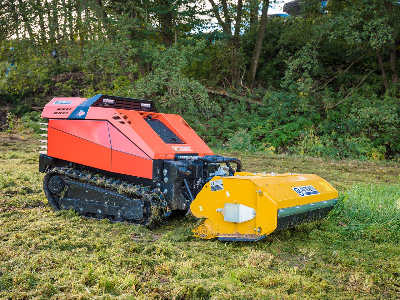 Sonstiges Türe ait Reil & Eichinger Funkgesteuerte Raupe AV28, Neumaschine içinde Nittenau (resim 4)