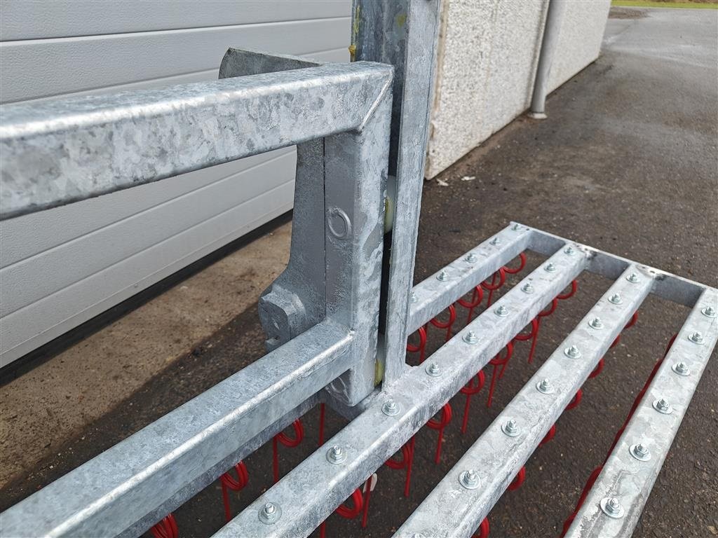 Sonstiges des Typs Schäffer Gårdrive Anker Bjerre Riven 4-rækket, 200cm, flydeophæng, Gebrauchtmaschine in Holstebro (Bild 9)